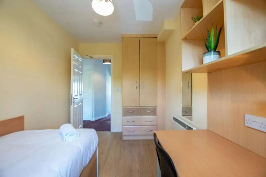 83 - Superb Townhouse By Shortstays Galway
