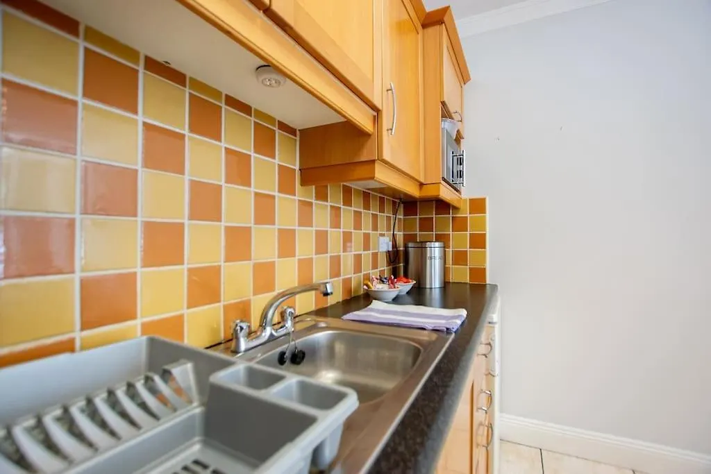 83 - Superb Townhouse By Shortstays Galway 0*,