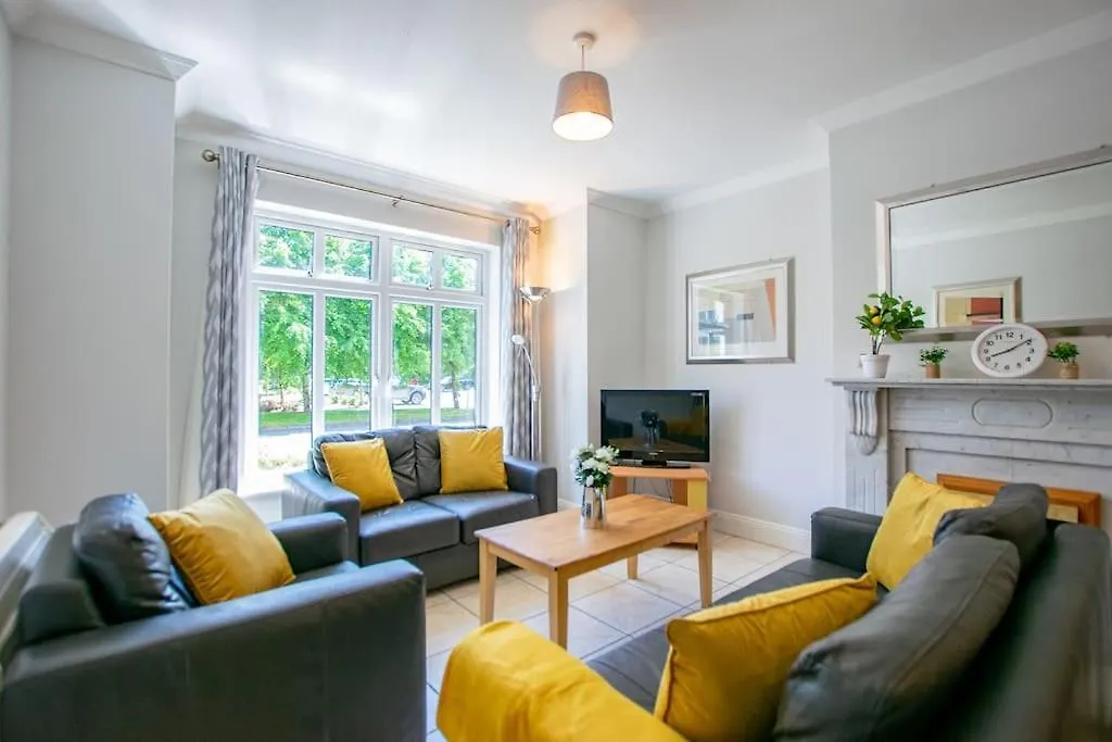 83 - Superb Townhouse By Shortstays Galway
