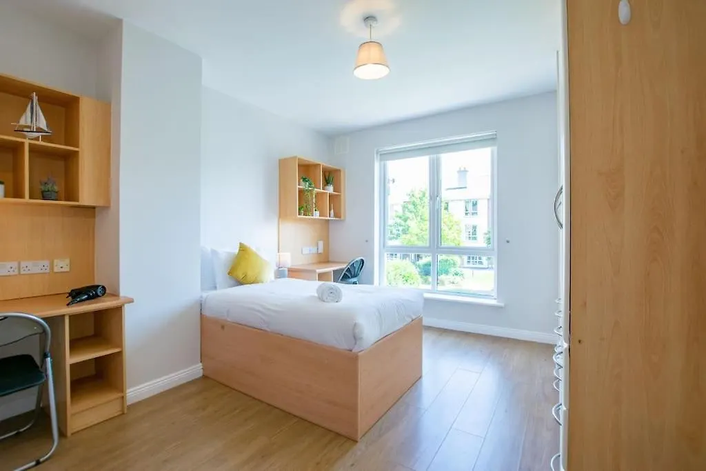 83 - Superb Townhouse By Shortstays Galway