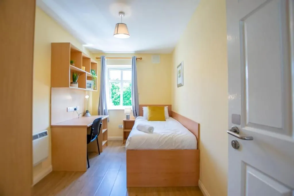 83 - Superb Townhouse By Shortstays Galway Holiday home