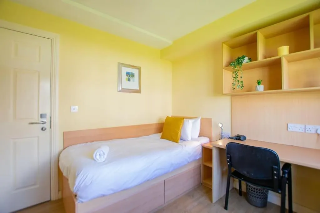 83 - Superb Townhouse By Shortstays Galway