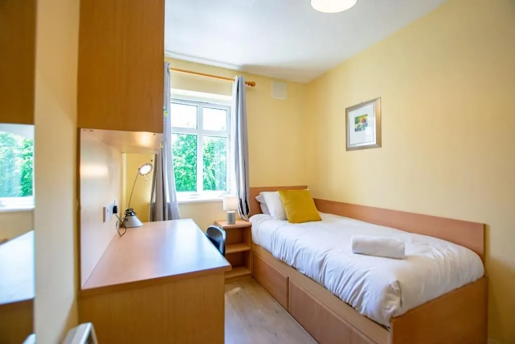 83 - Superb Townhouse By Shortstays Galway 0*,  Ireland