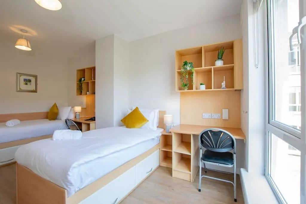 83 - Superb Townhouse By Shortstays Galway Holiday home