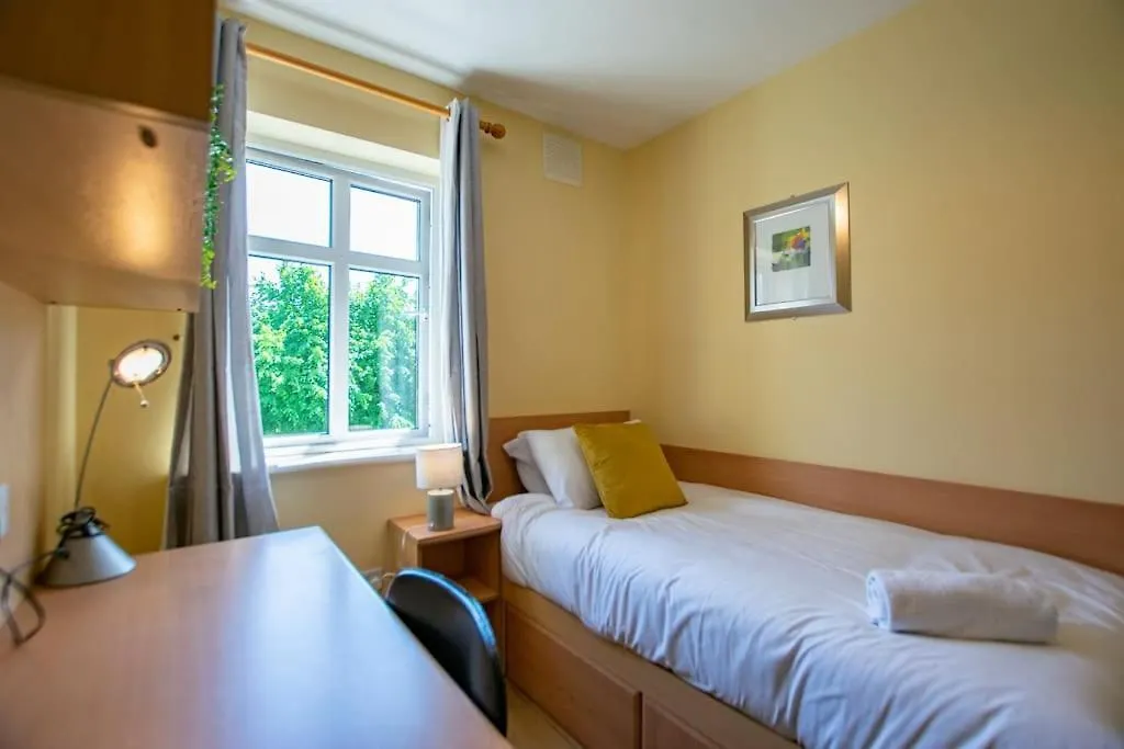 83 - Superb Townhouse By Shortstays Galway Holiday home
